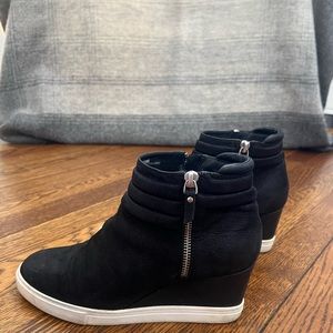 Linea Paolo Black Leather Wedge Sneaker - Sz. 7.5 - Great Condition!